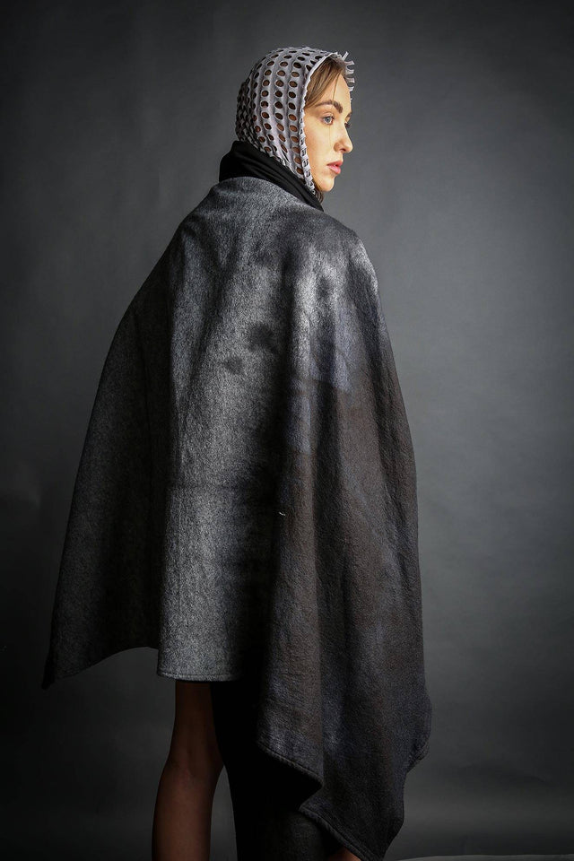 PONCHO DE LANA PINTADO A MANO