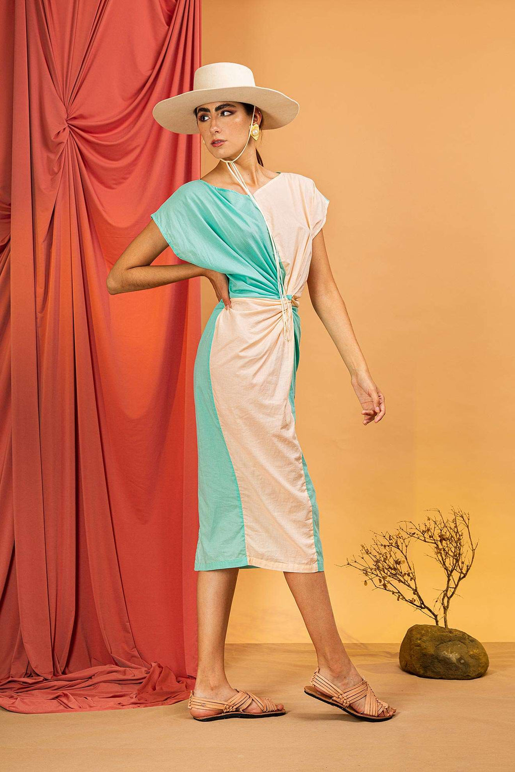 VESTIDO MARABOUT
