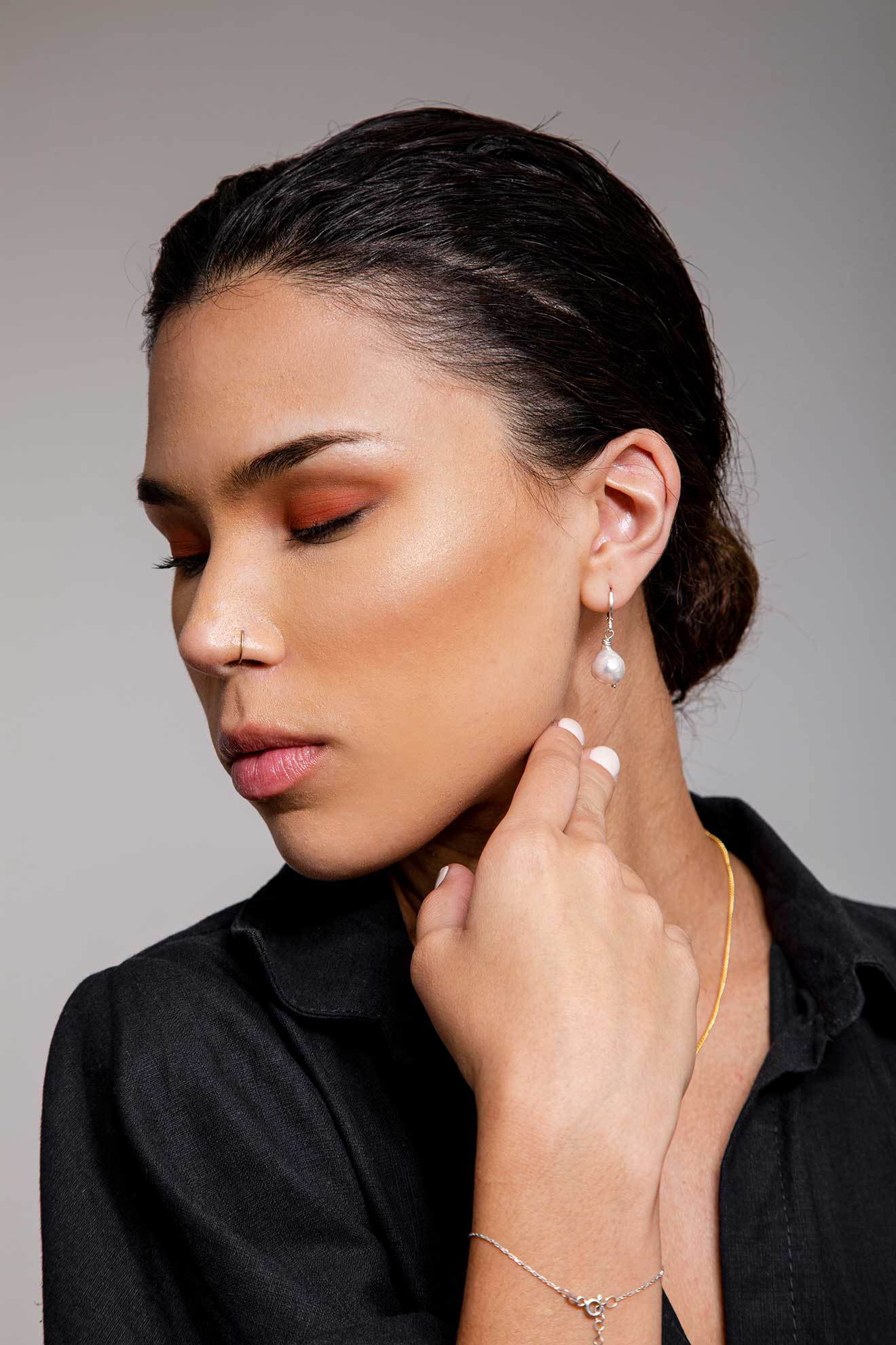 SMALL PEARL HOOP ONE