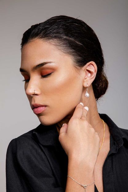 SMALL PEARL HOOP ONE