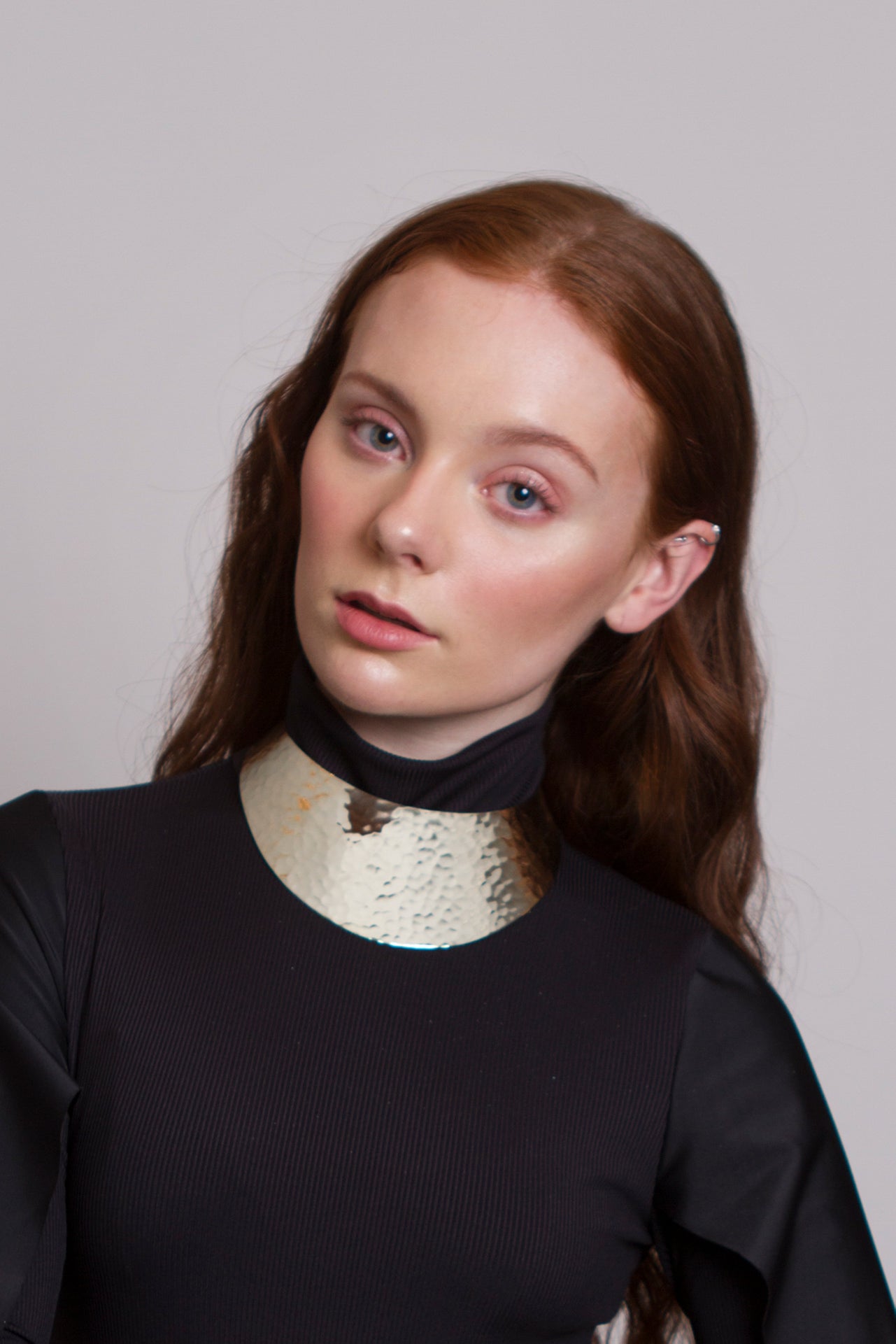 HAMMERED CHOKER